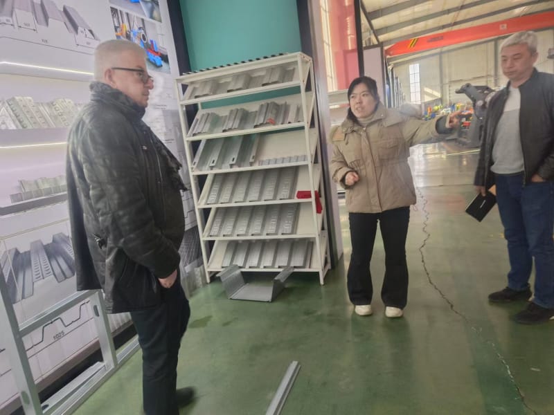 出口沙特地區(qū)的型鋼機(jī)設(shè)備，中拓冷彎工程師展實(shí)力以專業(yè)攻克小邊與腰高難題